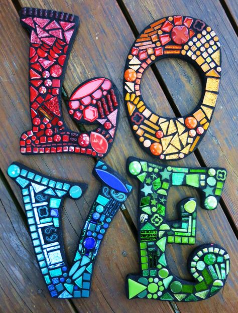 Mosaic Numbers, Mosaic Letters, Mosaic Mirrors, Mosaic Art Diy, Mixed Media Mosaic, Arte Peculiar, Mosaic Garden Art, Mosaic Art Projects, Mosaic Tile Art