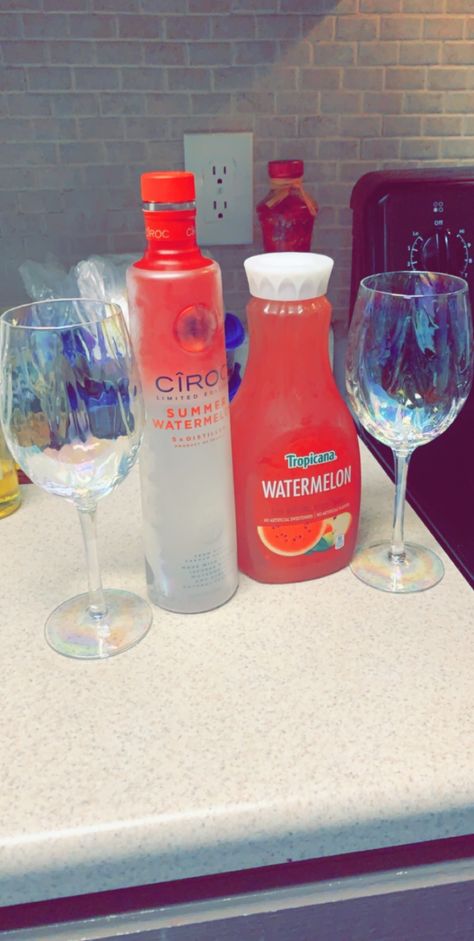 Watermelon Ciroc Mixed Drinks, Ciroc Watermelon Recipes, Ciroc Mixed Drinks, Slushy Alcohol Drinks, Ciroc Drinks, Fun Drink Recipe, Fun Drinks Alcohol, Iced Drinks Recipes, Pretty Alcoholic Drinks