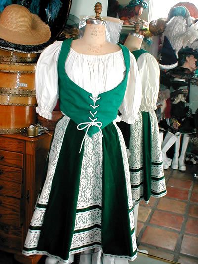 Irish woman Irish Culture Fashion, Irish Costume Women, Irish Culture Clothing, Ireland Traditional Dress, Traditional Irish Clothing Woman Ireland, Irish Traditional Dress, Traditional Irish Dress, Heritage Outfits, Traditional Irish Clothing