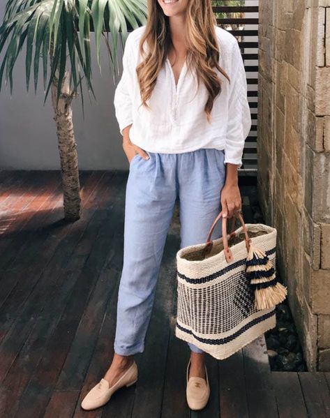 The Best Summer Outfits to Wear if You Hate Dresses - PureWow Maine Fashion, Linen Outfits, Adrette Outfits, Linen Pants Outfit, Linen Pant, Cool Summer Outfits, Summer Work Outfits, Gal Meets Glam, Summer Outfit Inspiration