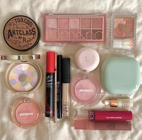 BUY KOREAN MAKEUP Peralatan Make Up, Korean Makeup Collection, Korean Makeup Products Aesthetic, Korean Makeup Bag, Asian Makeup Products, Kbeauty Korean Makeup, Makeup Accesories, Ulzzang Makeup, Japanese Makeup