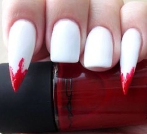 Would never personally do this, but the idea is cool. Vampire teeth nails. Halloween/ Stiletto nails / squared nails Vampire Nails, Halloween Nail Designs, Halloween Nail Art, Beauty Nail, Nail Arts, Creative Nails, Stiletto Nails, Holiday Nails, Nail Manicure