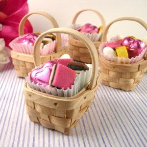 Picnic Basket Centerpiece Ideas | Weddings, Do It Yourself | Wedding Forums | WeddingWire Picnic Wedding Favors, Picnic Basket Centerpiece, Wedding Picnic Reception, Basket Centerpieces, Teddy Bear Party, Cupcake Wrapper, Picnic Baskets, Picnic Birthday, Candy Basket