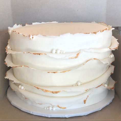 Fondant white and gold ruffle cake White Cake With Gold Flakes, White And Gold 40th Birthday Cake, White Cake Gold Flakes, White Cake With Gold Sprinkles, Wedding Cake Ruffles Buttercream, Fondant Ruffle Wedding Cake, Diamond Cake, Ruffle Cake, Cat Cake