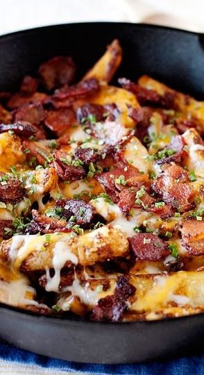 Baked Chili Cheese Fries with Bacon and Ranch Leftover French Fries, Chilli Cheese Fries, Baked Chili, Chili Cheese Fries, Fries Recipe, Chili Cheese, Cheese Fries, Corn Dogs, Potato Dishes