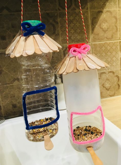 Bird Feeder Station, Upcycled Garden, Bird Feeder Craft, Birdhouse Craft, Bird Houses Ideas Diy, Homemade Bird Feeders, Diy Bird Feeder, Diy Birds, Bird Houses Diy