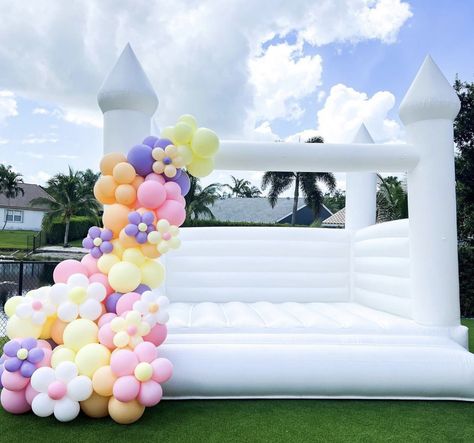 Small Bounce House, Slide And Ball Pit, Bounce House With Slide, Bubble House, Hotel Chain, Bouncy Castle, Kid Pool, Play Centre, Wedding White