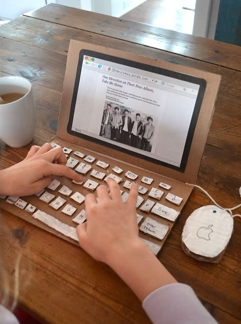 Laptop made from recycled cardboard for pretend play. Great rainy day project for kids! Cardboard Notebook, Recycled Crafts Kids Projects, Diy Cardboard Toys, Cardboard Crafts Kids, Recycled Toys, Carton Diy, Recycled Crafts Kids, Cardboard Creations, Cardboard Toys