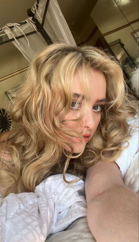 Kathryn Love Newton, Fair Skin Makeup, Kathryn Newton, Stephanie Brown, Louise Brooks, Targaryen Aesthetic, Strawberry Blonde Hair, Fair Skin, I Love Girls