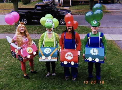 Princess Peach Kart, Princess Peach Cardboard Car, Mario Cart Halloween Costume, Disfraz Mario Kart, Mario Kart Trunk Or Treat, Mario Go Kart, Mario Party Costume, Princess Peach Mario Kart, Mario Kart Costumes