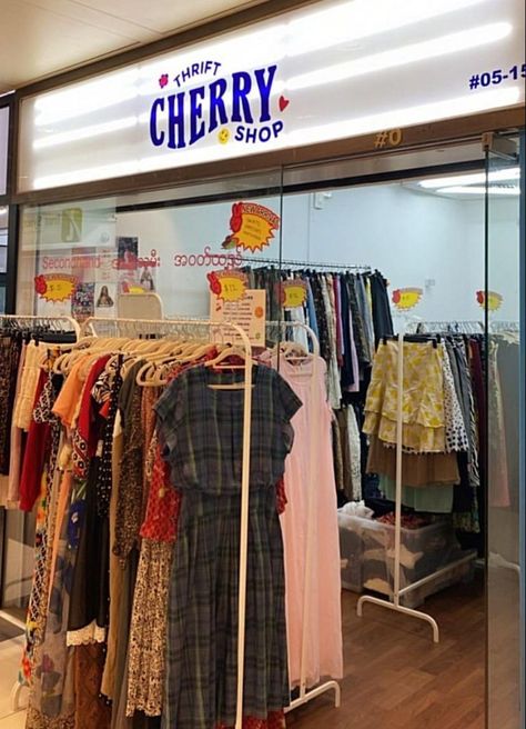 Japanese Thrift Store, Thrift Store Aesthetic, Cheap Clothing Stores, Vintage Stores, Future Job, Tsumori Chisato, Vintage Clothing Stores, Artist Alley, Slow Fashion Brands