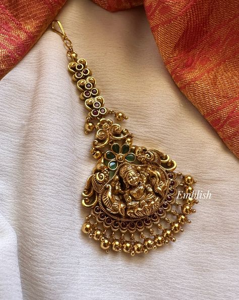 New in bridal tikkas Shop these and more tikkas from our website emblish.in #emblish #emblishcoimbatore #tikkas #bridaltikkas #southindianjewellery #antiquejewellery . . . (Tikkas ,Bridal tikkas ,South Indian jewellery) South Indian Ring, Tikka Designs, Indian Gold Necklace Designs, Necklace For Neckline, Tikka Jewelry, Wedding Jewelry Sets Bridal Jewellery, Gold Temple Jewellery, Gold Jewellry, Gold Necklace Indian