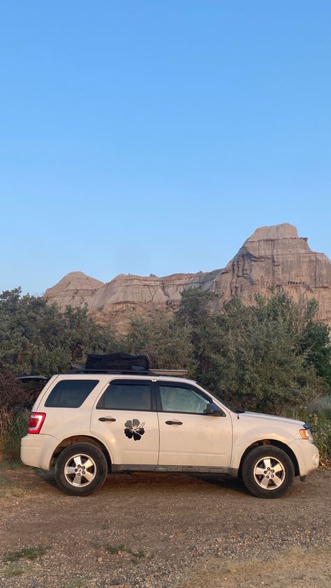 Camping in the desert in Alberta, white Ford Escape 2009 and living in a car 🤙 - from @flxreee on insta Ford Escape Aesthetic, Living In A Car, Camping In The Desert, Ford Girl, Adventure Trip, Festival Summer, Road Trippin, In A Car, Granola Girl