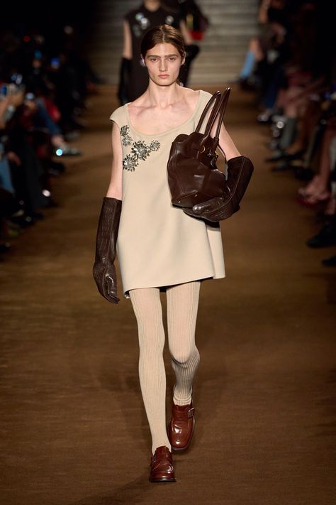 Miu Miu Fall 2024 Ready-to-Wear
https://www.vogue.com/fashion-shows/fall-2024-ready-to-wear/miu-miu/slideshow/collection#6 London Fashion Weeks, Fashion Forecasting, Moda Paris, Miuccia Prada, Fall 2024, London Fashion Week, Milan Fashion Week, New York Fashion Week, Paris Fashion