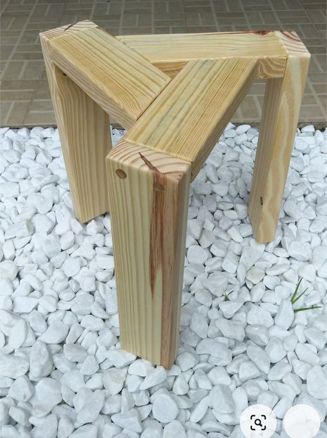 Funky Painted Furniture Diy, Homemade Tables, Painted Furniture Diy, Diy End Tables, Diy Patio Furniture Cheap, Wooden Pallet Projects, Wood Shop Projects, Classroom Furniture, Kitchen Tables