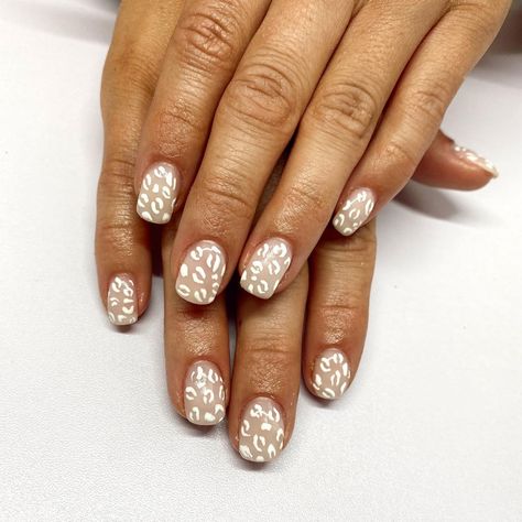 Short Nail Designs Leopard, White Cheetah Print Nails, White Leopard Print Nails, White Cheetah Nails, White Leopard Nails, Safari Nails, Nail Inspired, Chloe Nails, Boring Nails