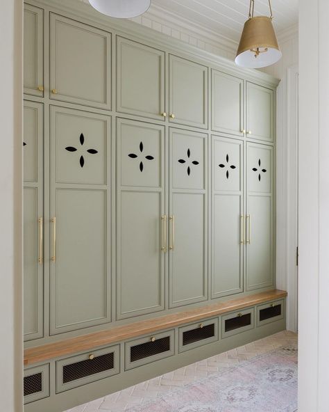 #sweetlikehoneyclient • Instagram Transitional Laundry Room, Emily Henderson Design, Kate Marker Interiors, Mudroom Lockers, Metal Grill, Mudroom Design, Diy Garage Storage, Diy Garage, Open Storage