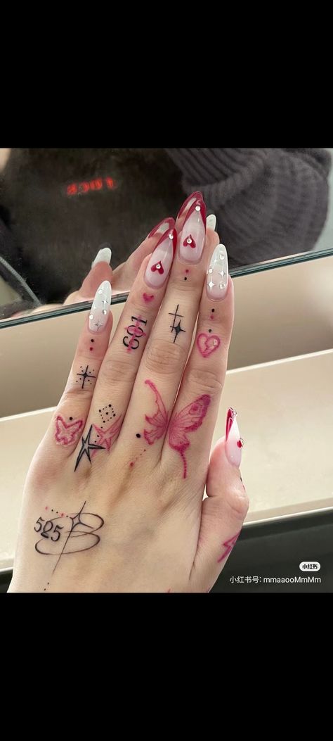 Elmo Wallpaper, Pink Tattoo, Cute Hand Tattoos, Hand And Finger Tattoos, Pretty Hand Tattoos, Inspiration Tattoos, Tattoos For Black Skin, Pretty Tattoos For Women, Dope Tattoos For Women