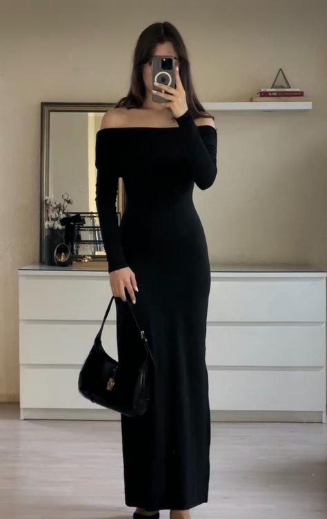 Black Formal Dress Long Classy, Goth Fashion Aesthetic, Long Black Dress Formal, Long Dress Black, Outfit Dinner, Style Moodboard, Trendy Dress Outfits, Black Dress Formal, Classy Work Outfits