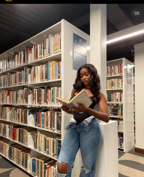 Books Library Aesthetic, Library Shoot, Cute Library, Library Photo Shoot, Femininity Aesthetic, Beautiful Photoshoot Ideas, Books Library, Library Aesthetic, Grad Photoshoot