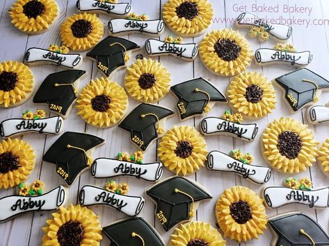 Theme Graduation Party Ideas, Graduate Ideas, Graduation Party Desserts, Graduation Party Backdrops, Backyard Graduation Party, Mortar Board, Senior Graduation Party, Sunflower Theme, Graduation Party Foods