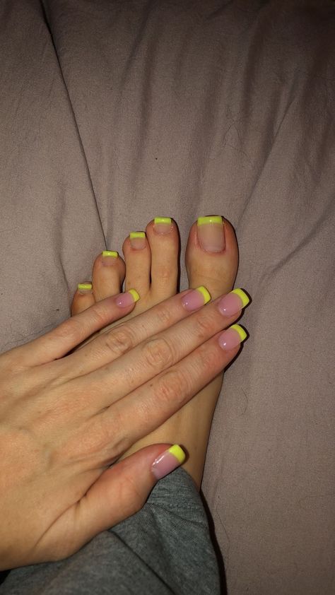 Orange French Pedicure, Orange French Tip Pedicure, Yellow French Tip Toes, Yellow Pedicure, Manicure And Pedicure Ideas Matching, Neon Orange Pedicure, Yellow Toes, Orange Pedicure, Toenail Care