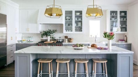 A look back at your favorite images from our Pinterest page, including Nate Berkus’ New York home, a colorful gym, and more Classic Timeless Kitchen, Mobile Home Kitchen Cabinets, White Kitchen Countertops, Blue And White Home, Mobile Home Kitchen, Living Room Pendant Light, White Kitchen Backsplash, White Kitchen Sink, Grey Dining Room