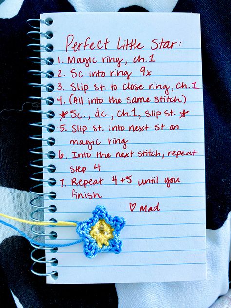 How To Freehand Crochet, Small Crochet Star Pattern, Tiny Crochet Star Free Pattern, How To Crochet A Star Easy Video, Crochet Mini Star, Tiny Star Crochet Pattern, Freehand Crochet, Small Crochet Projects, Crochet Hacks