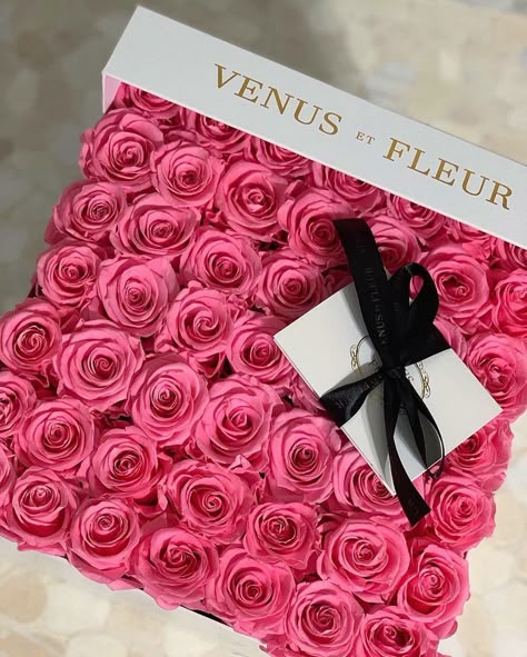 Venus Et Fleur Home Decor, Farmhouse Flower Decor, Lpn Graduation, Flower Classroom, Buy Her Flowers, Window Farmhouse, Flower Curtains, Eternity Roses, Flower Canvas Painting