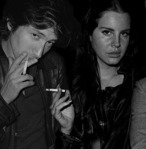 Say hii Alex And Lana Del Rey, Lana Del Rey Couple Aesthetic, Taylor Swift Lana Del Rey Alex Turner, Alex Turner Parents, Lana And Alex Turner, Alex Turner Lana Del Rey, Lana Del Rey And Alex Turner, Alex Turner And Lana Del Rey, Book Music Aesthetic