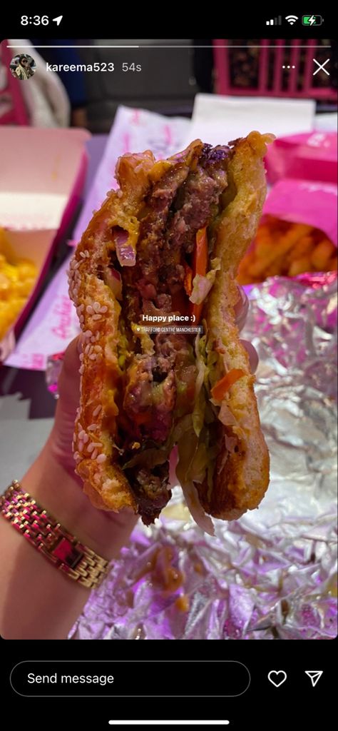 Burger instagram food story aesthetic Burger Instagram, Food Story, Story Aesthetic, Instagram Food, Story Instagram, Insta Story, Chicken Wings, Instagram Story, Chicken