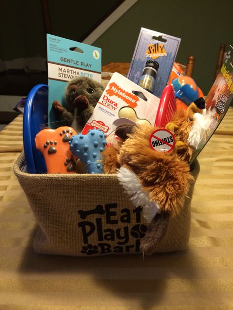 Pet/ Dog Basket, Men's Raffle Basket Pet Basket For Raffle, Gift Basket Ideas Auction, Dog Theme Raffle Basket, Jack And Jill Basket Raffle Ideas, Dog Birthday Gift Basket, Dog Themed Raffle Basket Ideas, Pet Raffle Basket Ideas, Pet Basket Ideas, Dog Christmas Gifts Basket