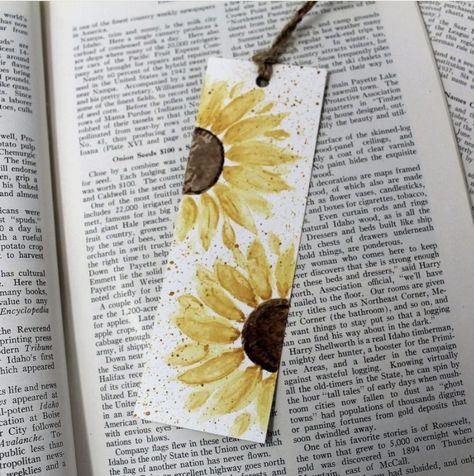 Hand Painted sunflower watercolor Bookmark. Dimensions are 2x6. Material watercolor paper. Sunflower Watercolor, Handmade Bookmarks Diy, Sunflower Cards, Watercolor Bookmarks, Diy Watercolor Painting, Art Carte, Diy Bookmarks, Watercolor Flower Art, Diy Watercolor