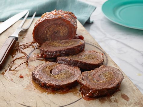 Braciole Braciole Recipe, Everyday Italian, Easy Tomato Sauce, Best Christmas Recipes, Giada De Laurentiis, Knife And Fork, Cooking Channel, Jamie Oliver, Beef Dishes