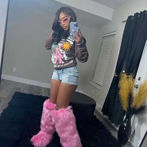 🪶Balencicoaster🪶 Pink Fur Boots Outfit, Fur Boots Aesthetic, Fur Boots Outfit Black Women, Fur Skirt Outfit, Boots Outfit Black Women, Fur Boots Outfit, Trendy Blazers, Trendy Bottoms, Trendy Coat