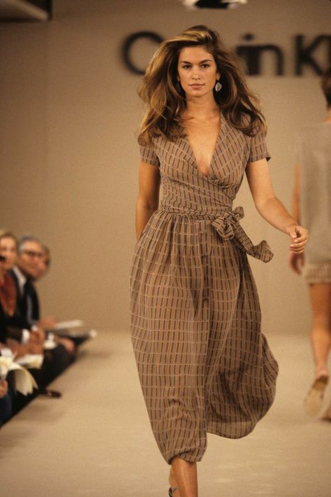 Calvin Klein Runway, Cindy Crawford Style, 1990 Style, Original Supermodels, 80s And 90s Fashion, 90s Models, Modern Vintage Fashion, 1990s Fashion, 90s Outfit