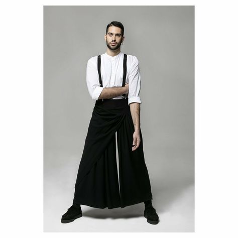 Male Skirt Outfit, Male Whimsigoth, Men In Skirts Fashion, Faerie Court, Men In Skirts, Guys In Skirts, Masculine Clothing, Long Skirt Suits, African Pattern Design