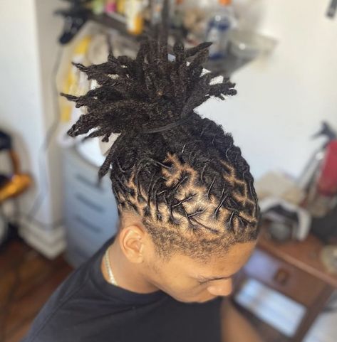 Dread Hairstyles For Prom Men, Pineapple Dreads Hairstyle Men, Pineapple Retwist Locs, Male Short Loc Styles, Stud Dread Styles, Dread Barrel Twist, High Top Loc Styles For Men, Pineapple Loc Style, Barrel Twist Locs Men