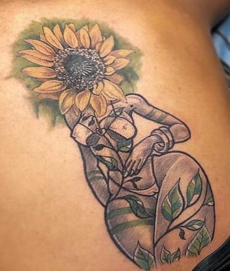 Sunflower Goddess Tattoo, African Woman Body, African Queen Tattoo, Afro Tattoo, Cute Tattoos With Meaning, Dark Skin Tattoo, Body Tattoo Design, Sunflower Head, African Tattoo