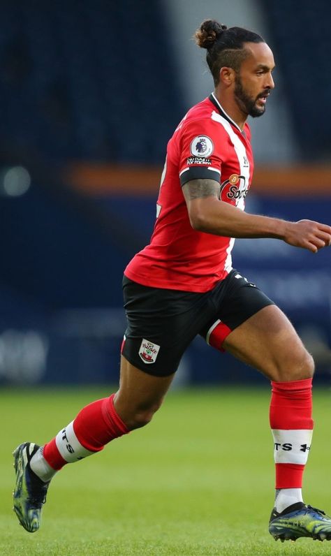 Theo Walcott, Southampton Fc, Soccer Guys, Southampton, Sports Jersey, Soccer, Running, Sports, Quick Saves