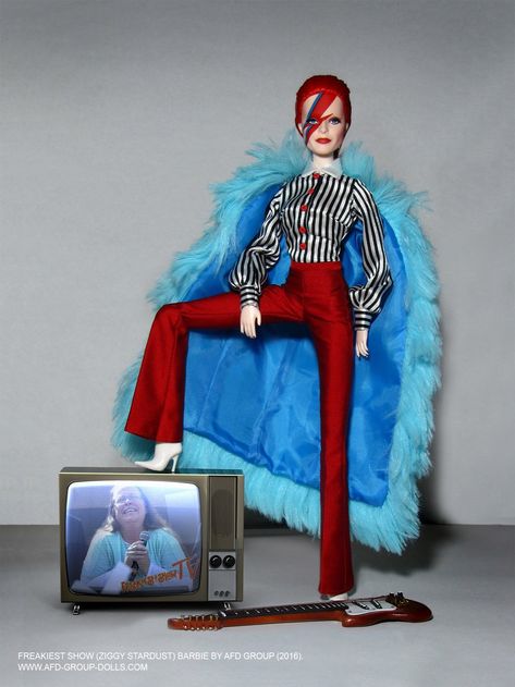 Linda Kyaw — The Fashion Doll Chronicles — Fashion Doll Chronicles David Bowie Barbie, David Bowie Outfits, Ziggy Stardust Costume, David Bowie Costume, Angela Bowie, Barbie Mermaid Doll, Duncan Jones, David Bowie Fashion, Concert Ideas