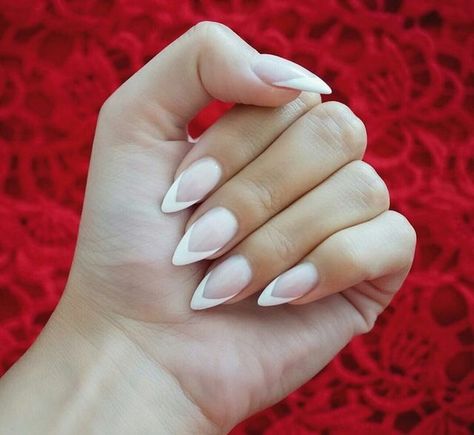 Point French tips Point French Tip Nails, Braid Trends, Latest Hair Color, Tip Nails, Perfume Making, Beauty Inspo, Beauty Guru, Fall Hair Colors, Unique Hairstyles