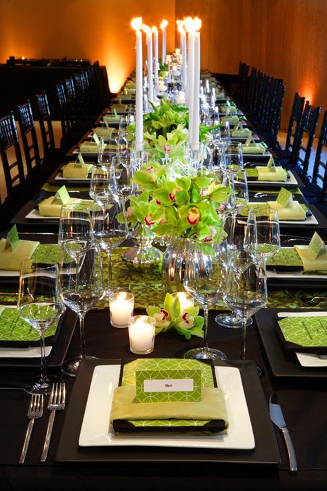 Tablescape Loki Wattpad, Green Wedding Table, Lime Green Weddings, Beautiful Tablescapes, Beautiful Table Settings, Pretty Tables, Long Table, Wedding Table Settings, Deco Table