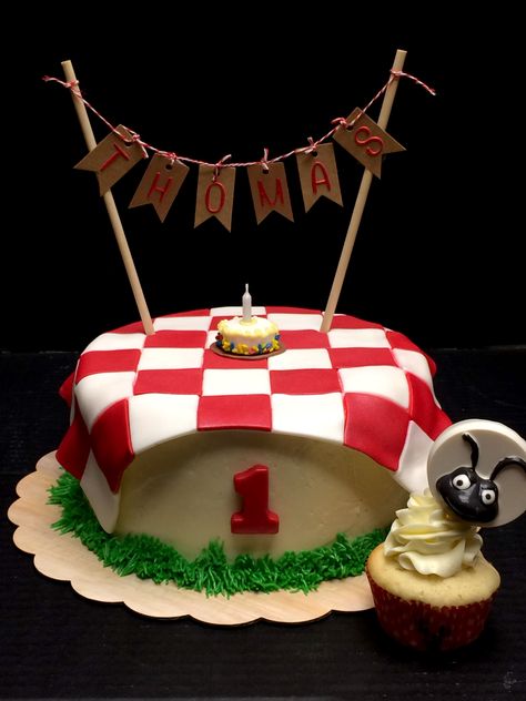 1st birthday picnic cake and cupcakes with a mini cake for the ants. Fondant picnic blanket. Picnic Theme Cake Ideas, Bbq Theme Birthday Cake, Bbq Birthday Cake, 1st Birthday Picnic, Picnic Theme Birthday, Picnic Birthday Cake, Picnic Cupcakes, Fair Cake, Birthday Barbecue