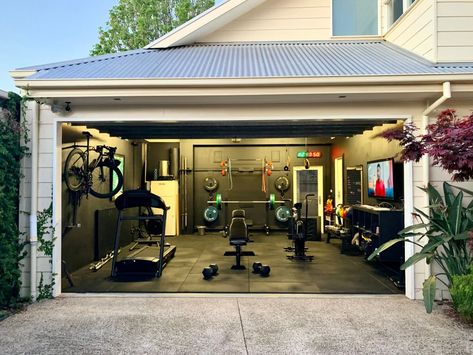 Rifacimento Garage, Home Gyms Ideas Garage, Garage Gym Design, Gym Shed, Spa Hammam, Home Gym Basement, Backyard Gym, Dream Home Gym, House Gym