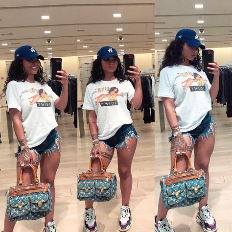 Concert Outfit With Tennis Shoes, Outfits With Ball Caps For Women, Ball Cap Outfits For Women, Ball Cap Outfit Summer, Outfits With Ball Caps, Ball Cap Outfits, Ball Cap Outfit, Tammy Rivera, Concert Attire