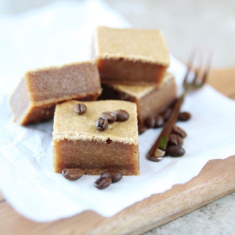 Want to know the secret to making extra chewy and glutinous mochi blondies WITHOUT using eggs? Here's a vegan version of my popular almond butter mochi blondie recipe that's springy, mochi-mochi and flavored with coffee. Keep reading to find out~ Vegan Mochi Recipe, Cotton Cheesecake, Cookie Dough Filling, Blondie Recipe, Mooncake Recipe, Almond Milk Coffee, Butter Mochi, New Year's Desserts, Vegan Coffee