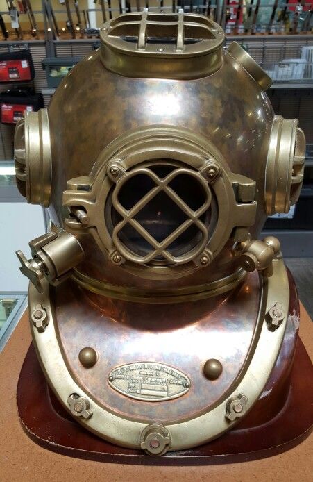 The Mark V dive helmet was once used by the US Navy from 1916 - 1984, it's 100yrs old this year 2016 Nautical Tattoos, Diver Tattoo, Divers Helmet, Diving School, Astronaut Tattoo, Deep Sea Diver, Diving Helmet, Deep Sea Diving, Mask Wall