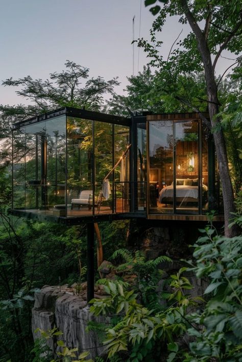 Studio cabin treetops. Discover creative modern treetop cabins that transform your woodland escape into a stylish and cozy retreat! Glass House Studio, Casita Layout, Modern Jungle House, Jungle Houses, Tropical Cabin, Thailand Retreat, Holistic Retreat, Home Development, Modern Wooden House