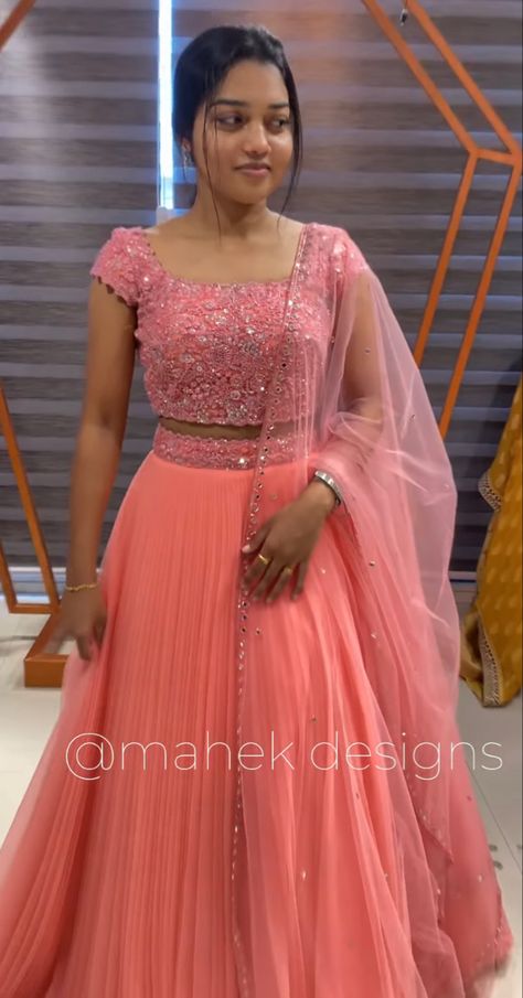 Peach Color Lehenga Indian Weddings, Leghanga Half Saree Blouse Design Net, Necklace For Pink Lehenga, Netted Blouse Designs For Lehenga, Lehanga Designs Net, Lehenga Skirt Designs Latest, Crop Top Lehenga Net, Leghanga Half Saree Blouse Design, Latest Lehenga Designs 2023 Simple